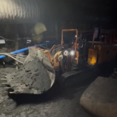 Máy xúc lật bên hông